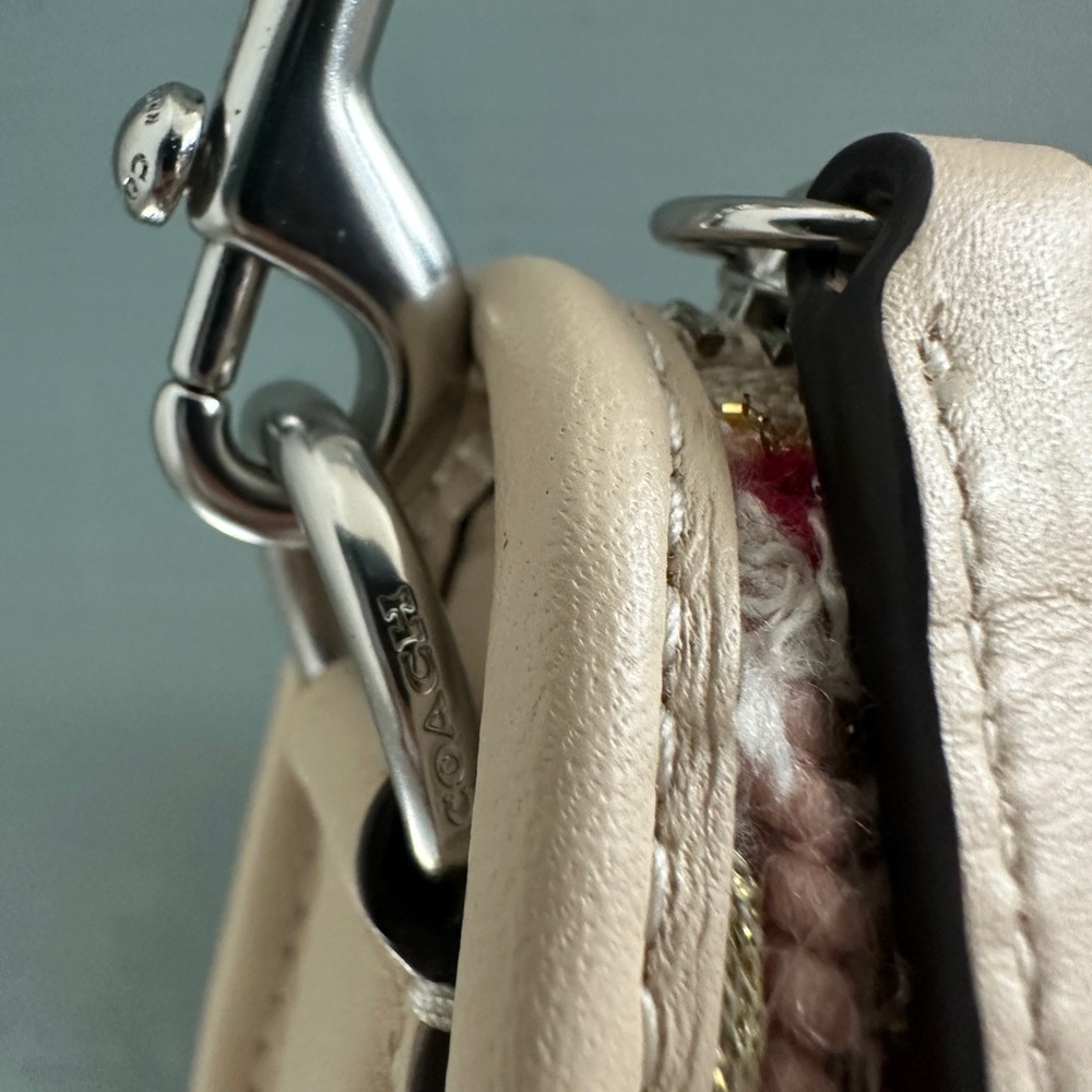 Coach Tweed Swinger 20 - Picture 6 of 9